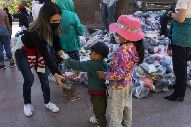 Solidaridad. Donan artículos a familias