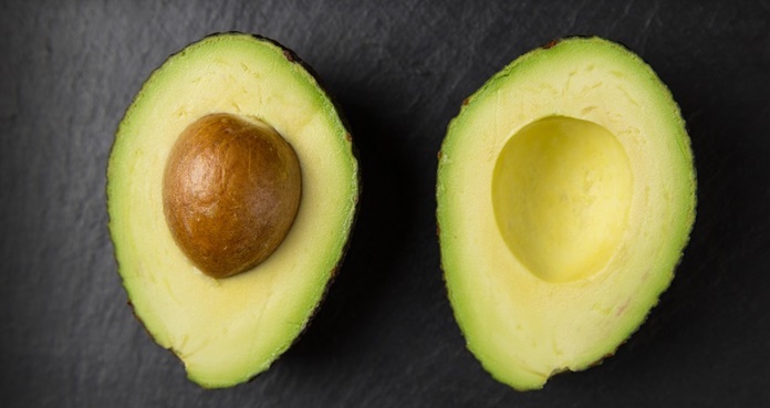 Advierten contaminación de listeria en aguacates cultivados en California