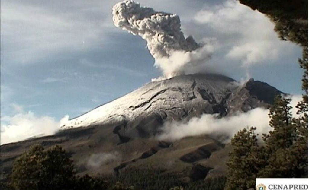 Popocatépetl registra explosión moderada que alcanzó los 1.2 km