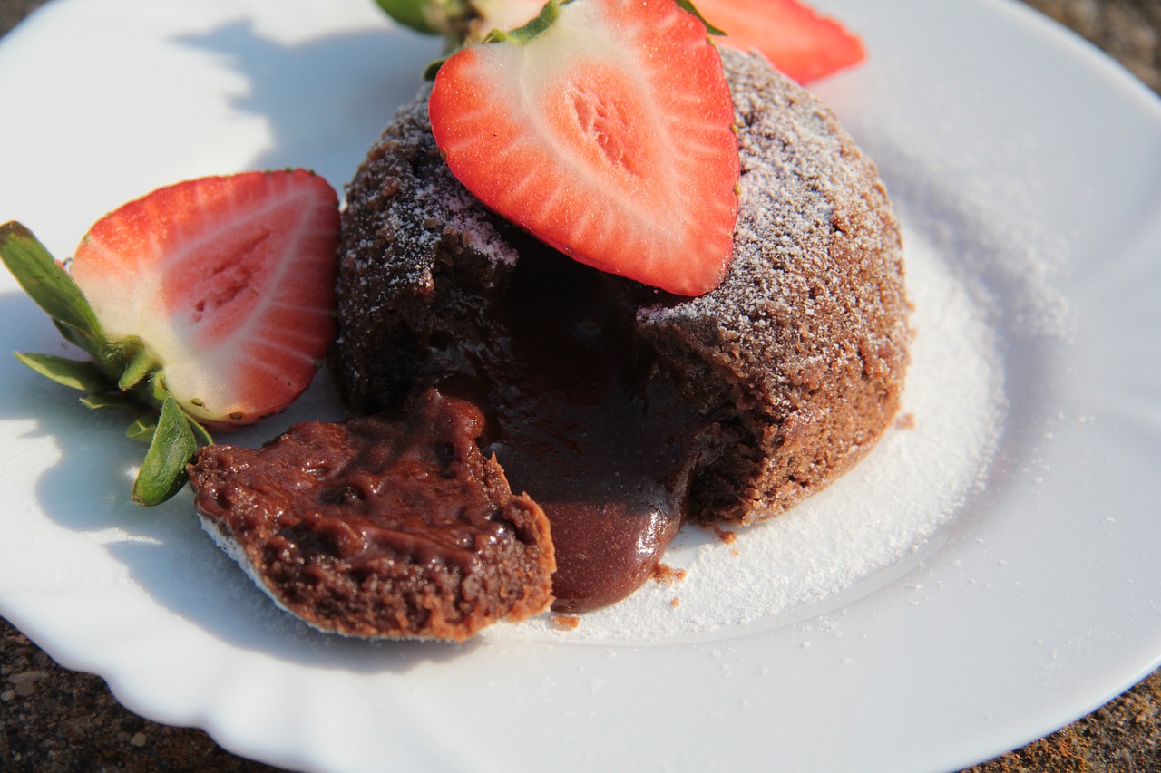 Prepara un postre romántico para el 14 de febrero: pastel lava de chocolate