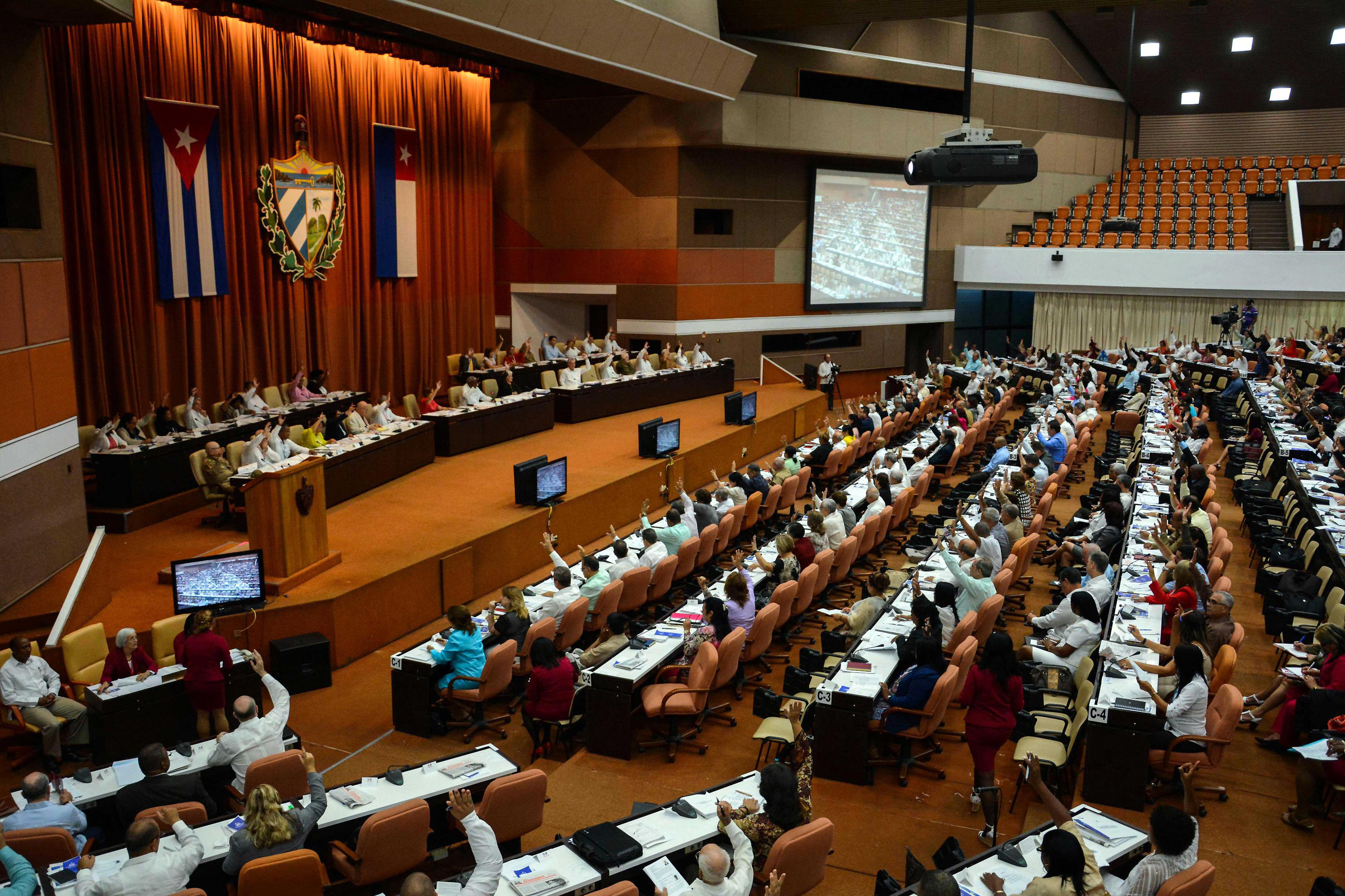 Parlamento cubano aprueba nuevo gabinete de Díaz-Canel; se va zar de reformas