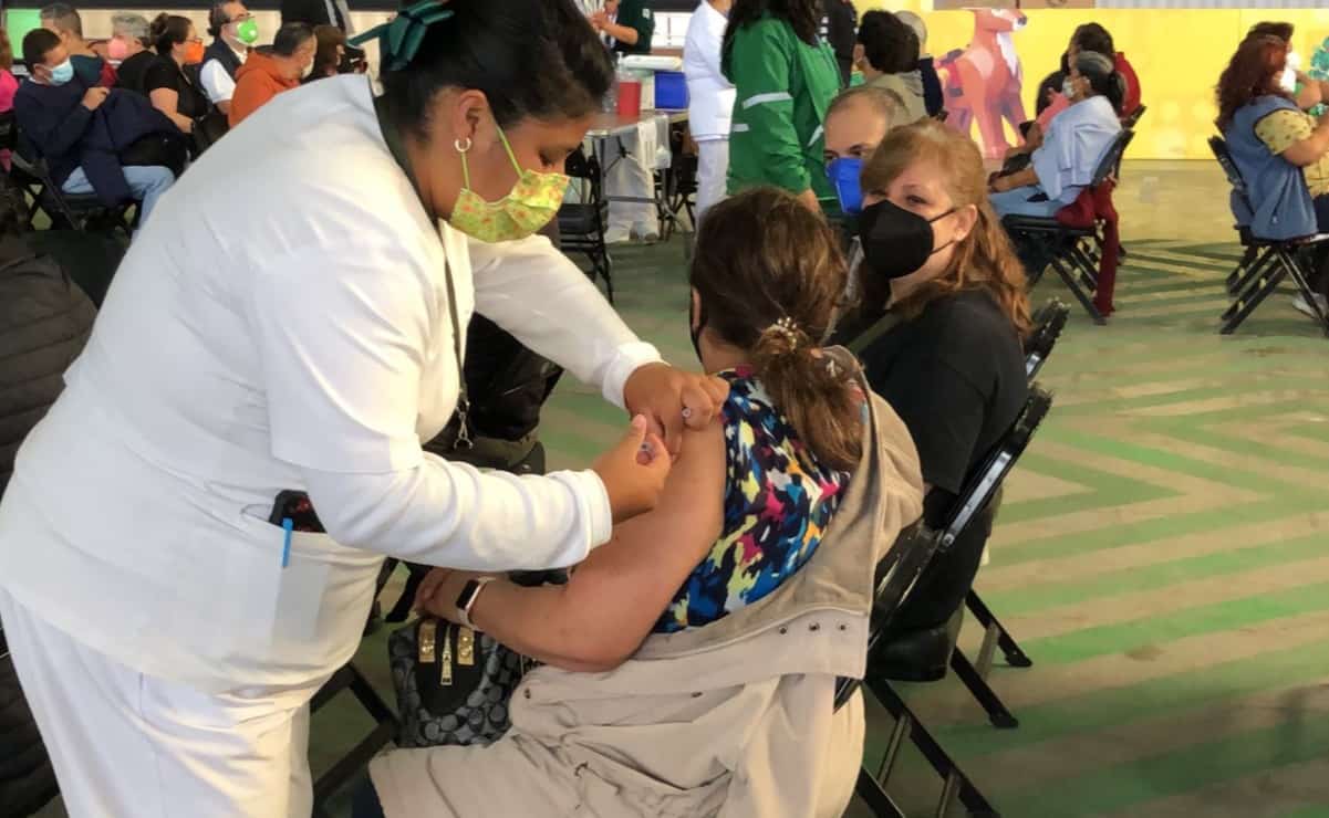 Hoy aplican primera dosis de vacuna Covid-19 a personas de 40 a 49 años en Iztapalapa