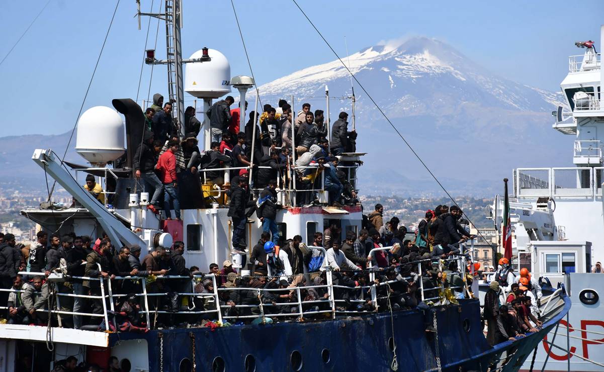 FOTOS: En plena alerta migratoria en Italia, 600 rescatados en altamar llegan a Sicilia