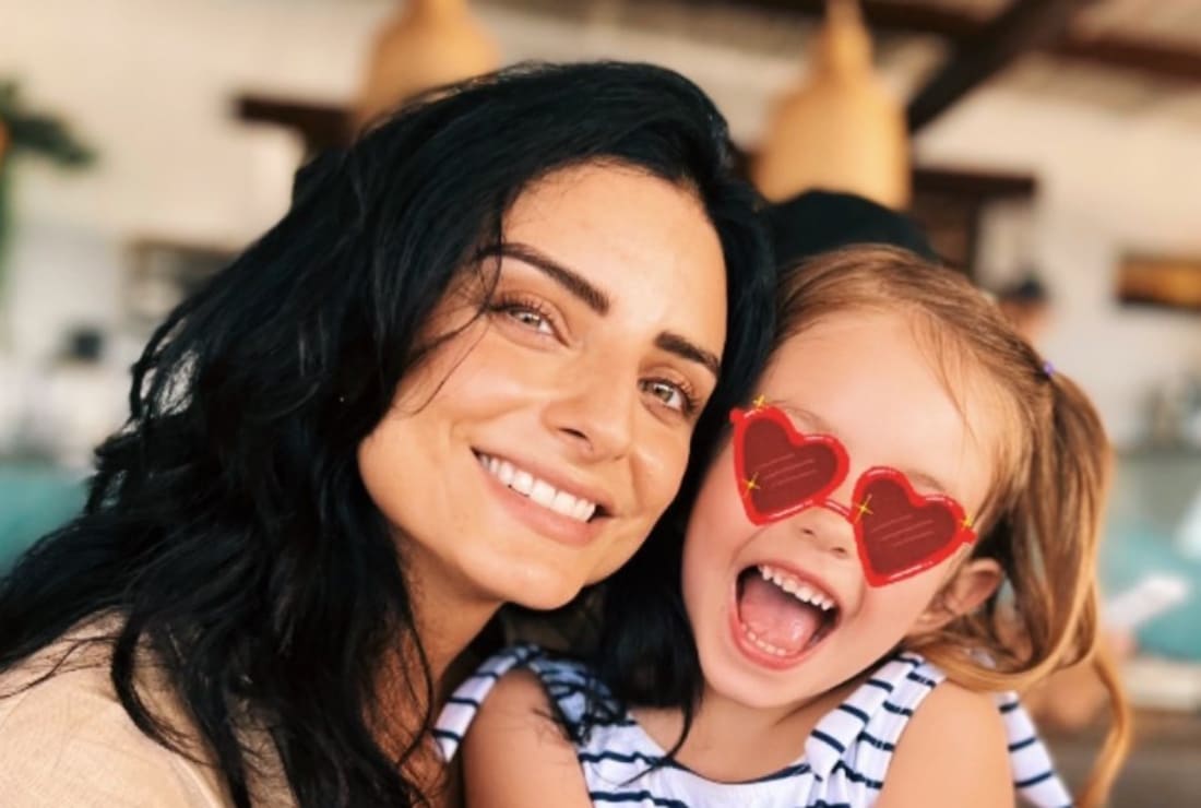 Aislinn Derbez y su hija presentan al encantador nuevo integrante de su familia