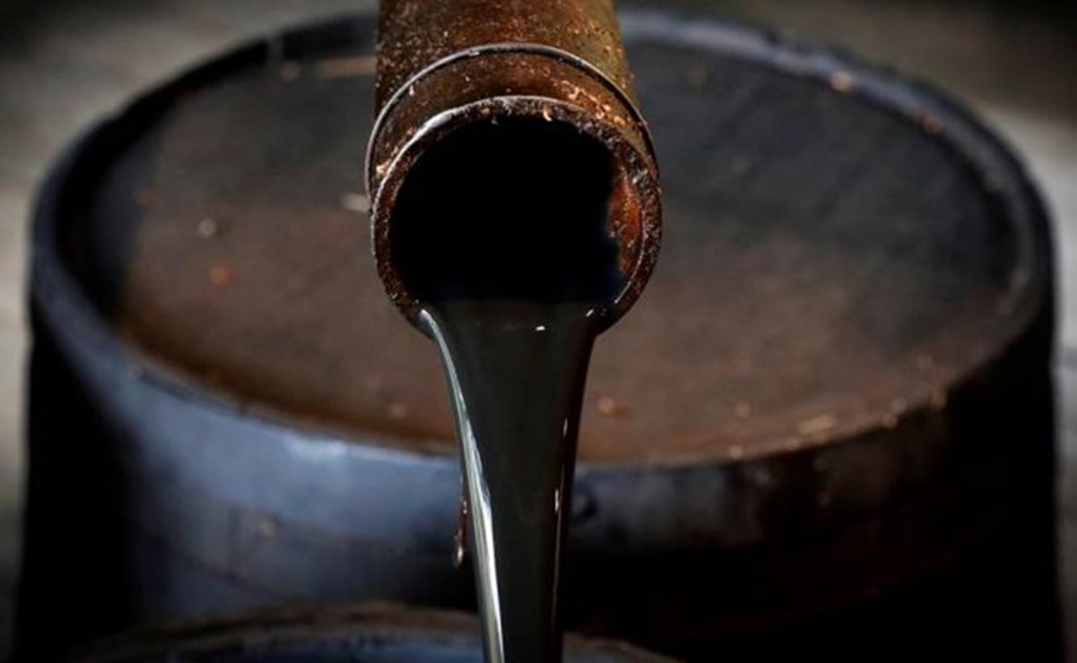 Petróleo mexicano supera los 75 dólares por primera vez en 3 años