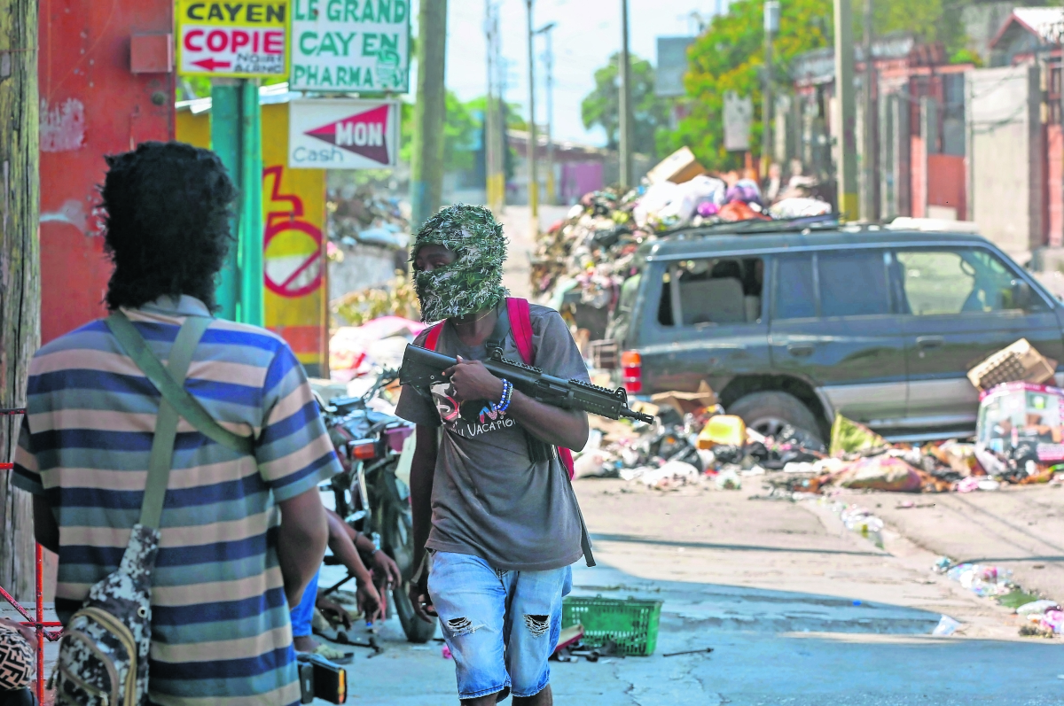 Violencia de las pandillas deja cadáveres en calles de Puerto Príncipe y provoca éxodo