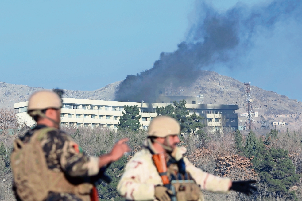 Asalto a hotel de Afganistán termina con 18 muertos 