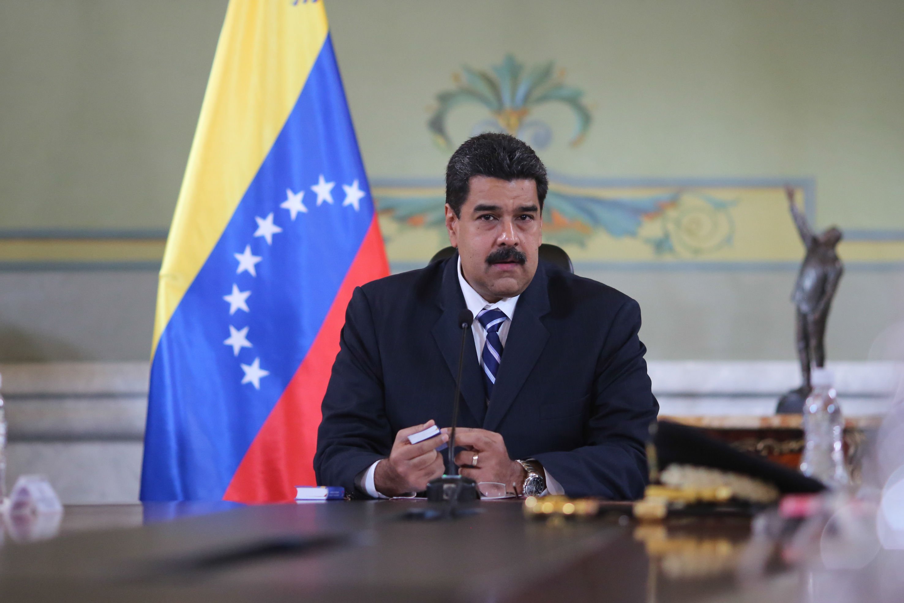 Aprueba Maduro nueva alza salarial, la cuarta de este año