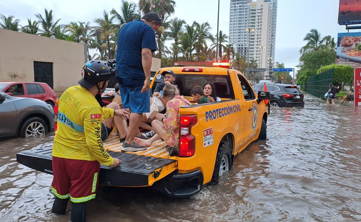 Huéspedes de hotel se quedan sin luz por huracán "Beatriz" en Mazatlán, Sinaloa