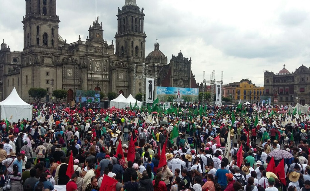 Llegan 18 mil campesinos al Zócalo; amagan con plantón 