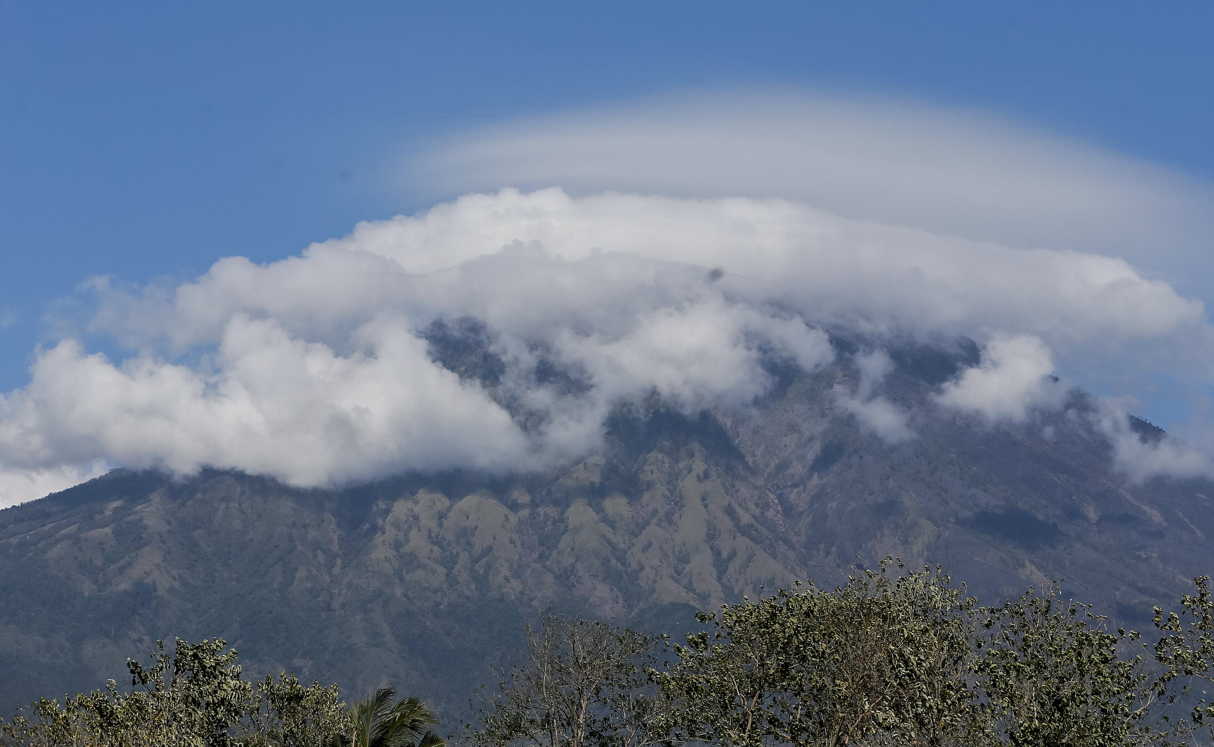 Volcán Agung entra en "fase crítica"; evacuan a 75 mil personas