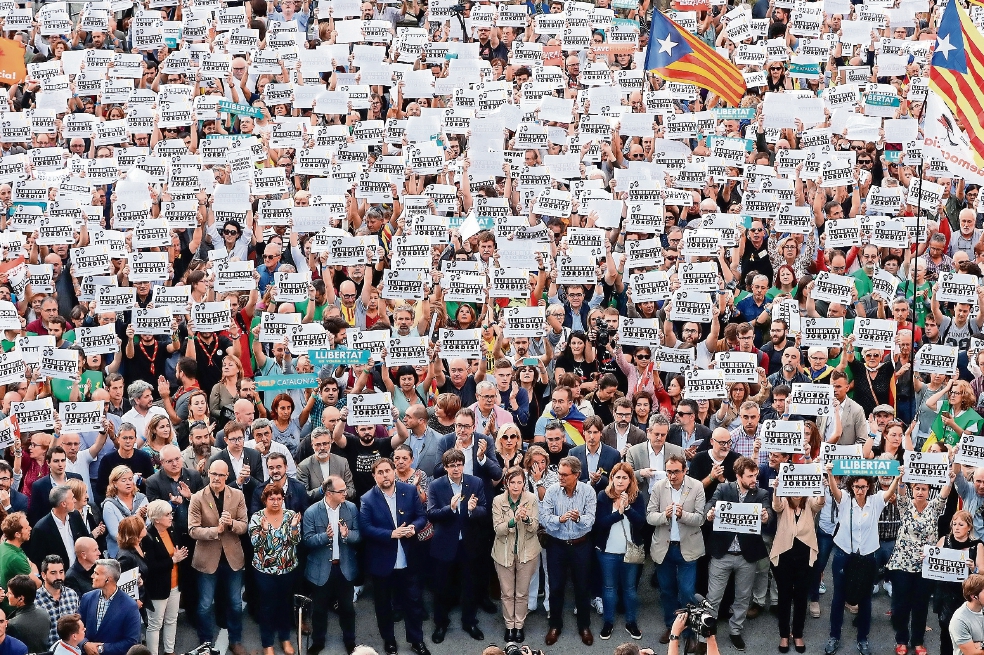 Rajoy activa artículo 155; cesará al gobierno catalán