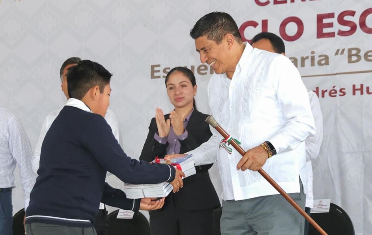 Con elogios al magisterio y a libros de Texto, encabeza Jara inicio del ciclo escolar en Oaxaca