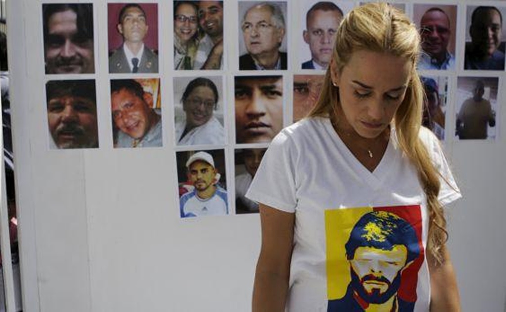 Esposa de López denuncia que la desnudaron en prisión