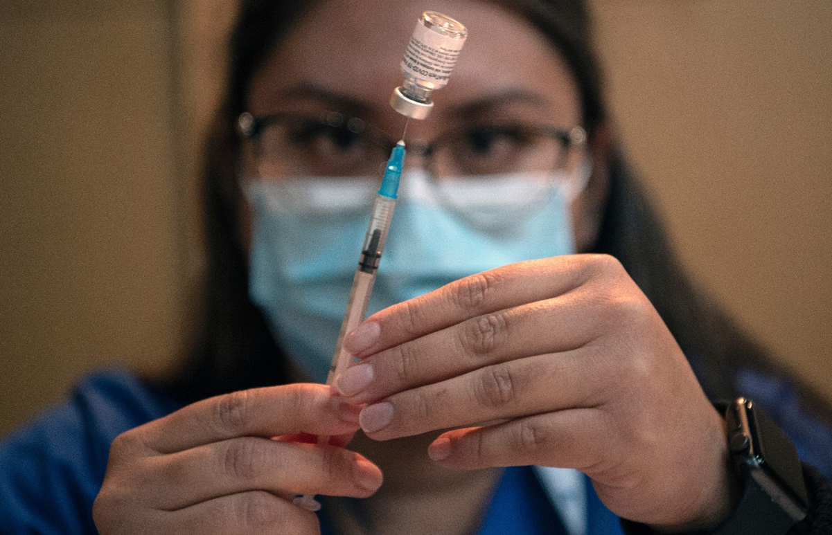 Pfizer evalúa si una tercera dosis de su vacuna es capaz de combatir a la variante Delta 