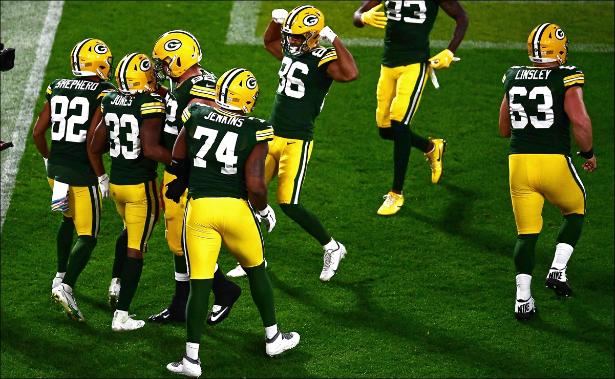 Gran actuación de Rodgers para mantener el invicto de los Packers