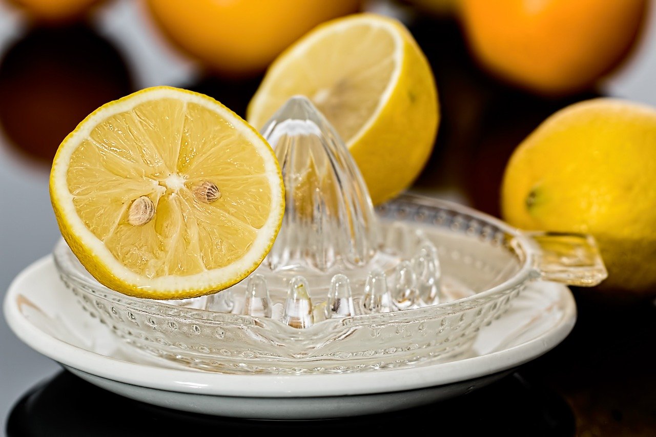 Riesgos de tomar jugo de limón en exceso