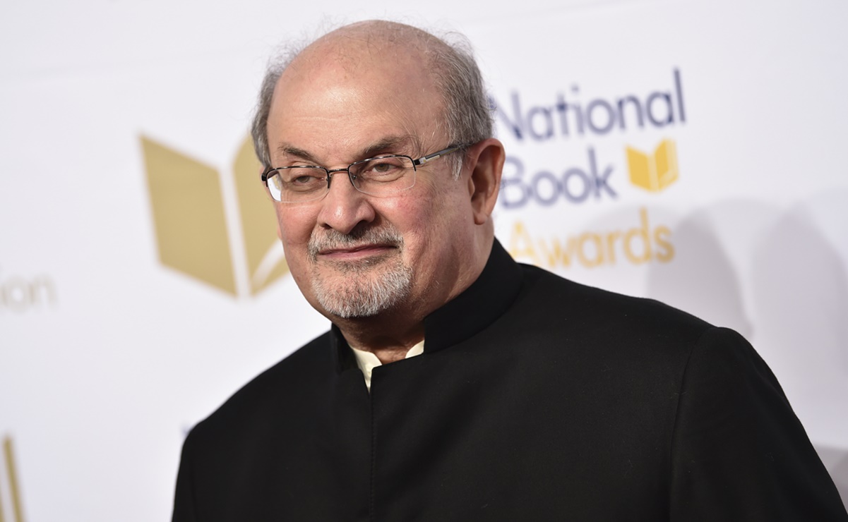 "Los versos satánicos", entre los libros más vendidos tras ataque a escritor Salman Rushdie