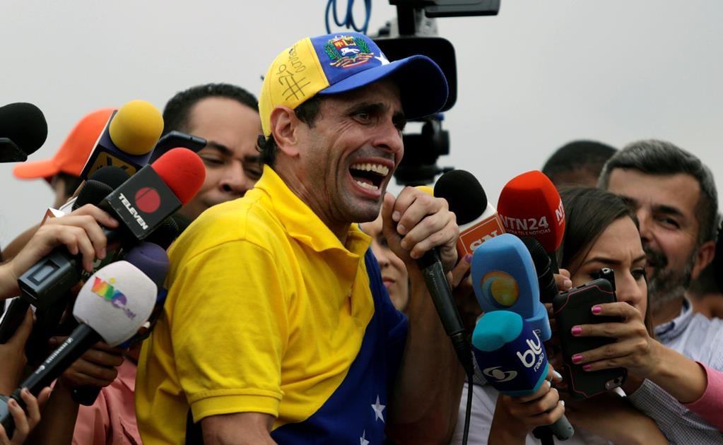 Capriles pide a Parlamento venezolano que destituya a Maduro 