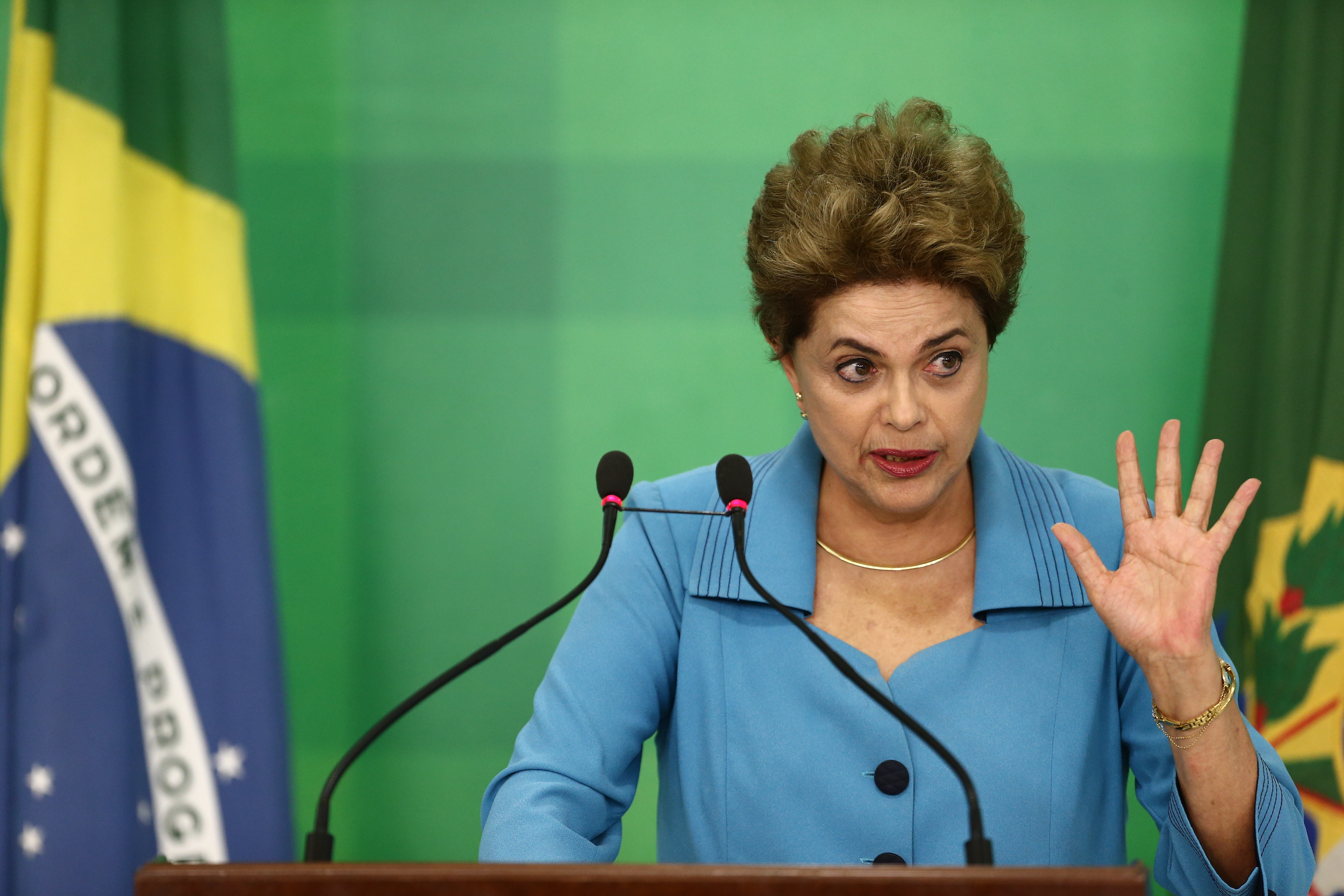 Pide Rousseff dos días más para presentar su defensa final