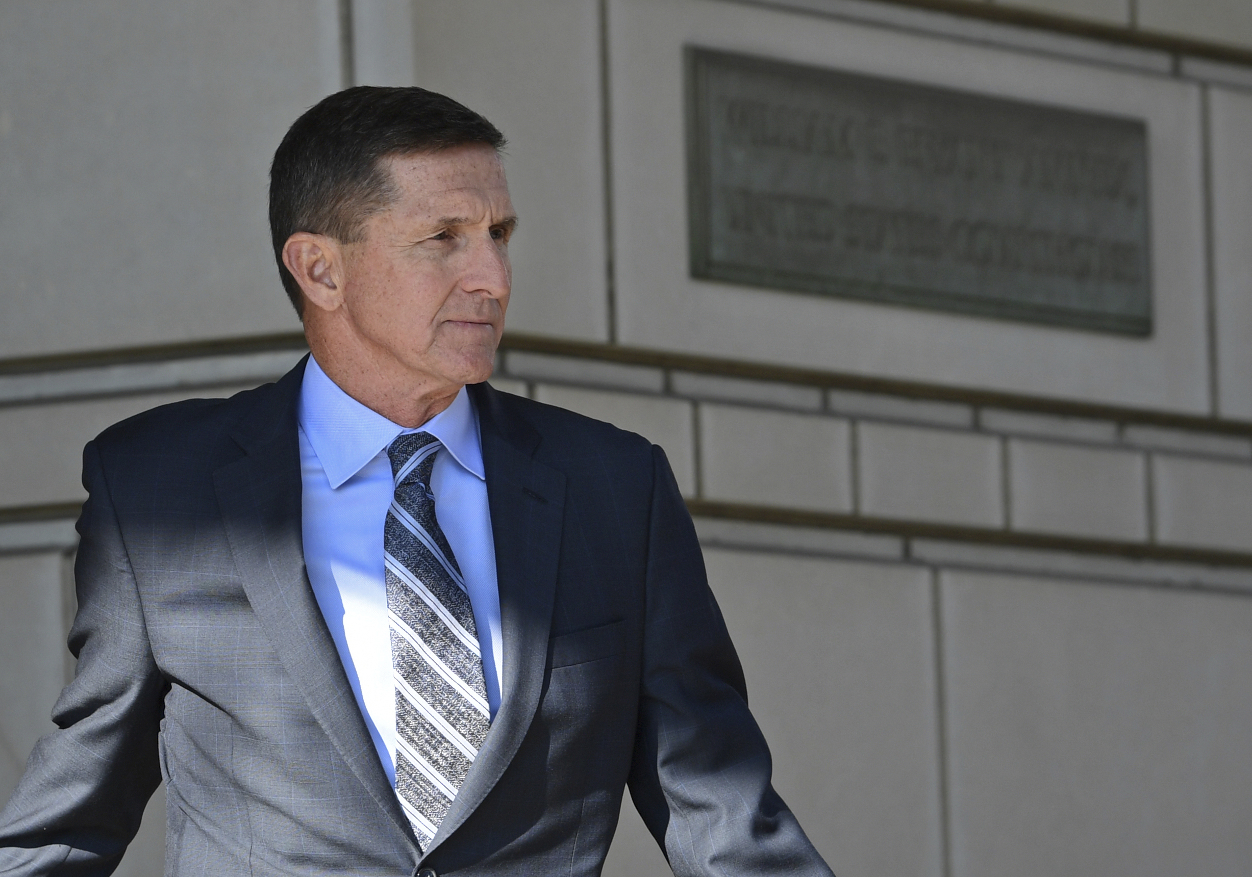 Declaraciones falsas de Flynn "obstaculizaron" investigación de Rusiagate