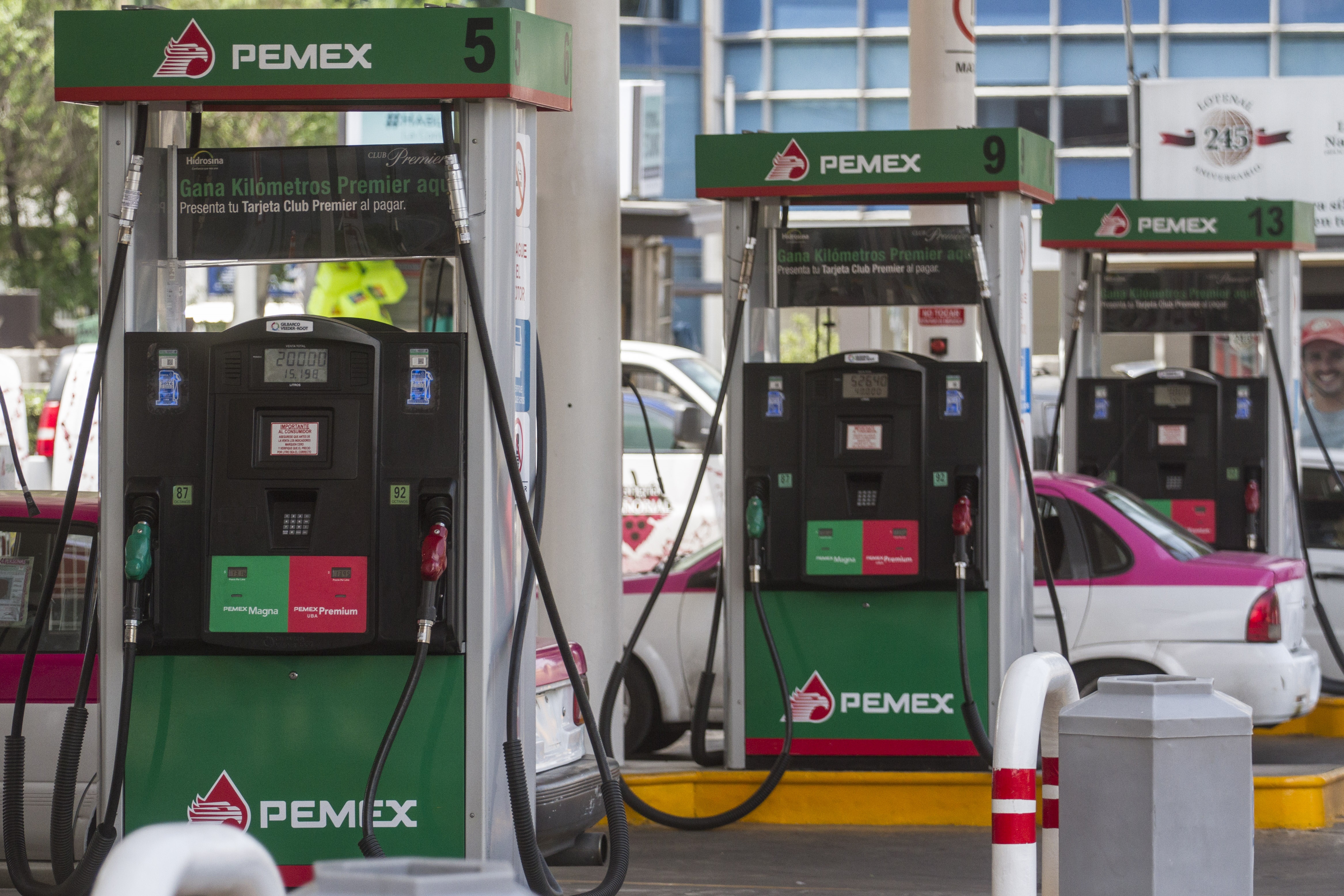 Gasolina, a $15.54 con liberalización de precios: Cofece