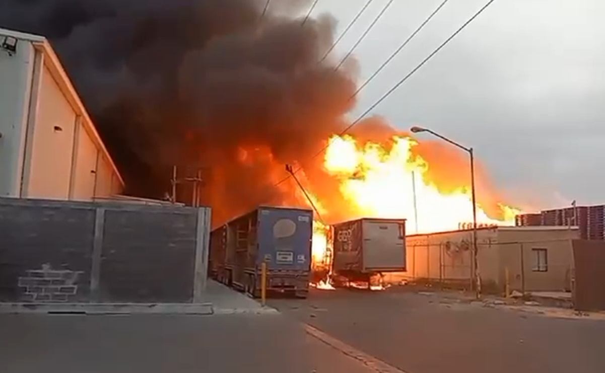 Incendio afecta dos empresas en parque industrial de Apodaca, Nuevo León