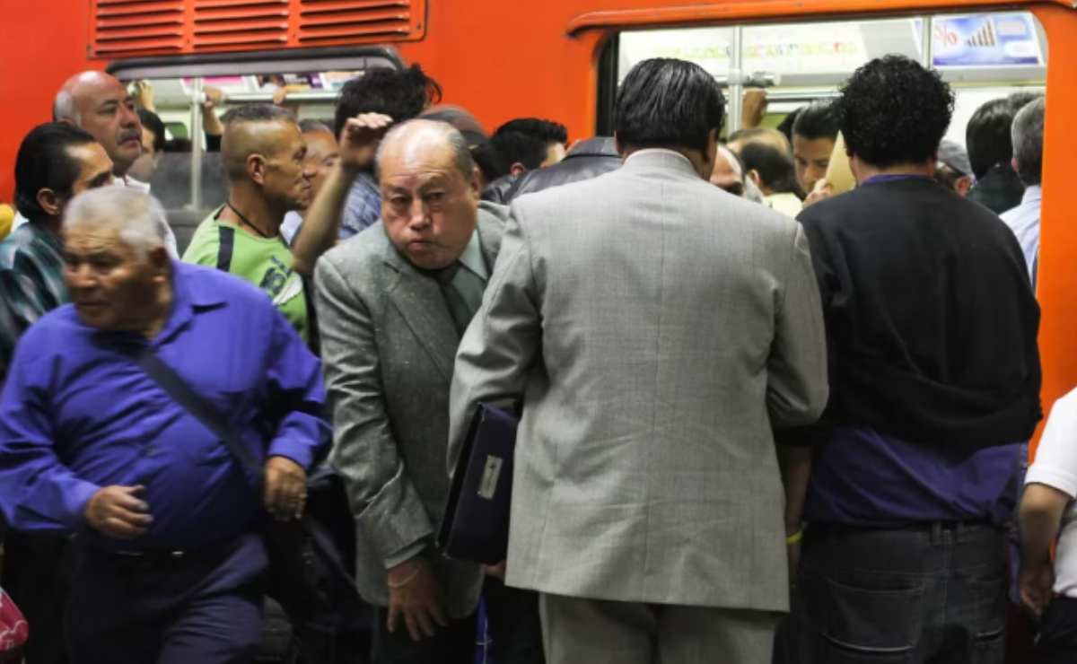 Caen tres ladrones de celulares en el Metro; operaban en estación Hidalgo  