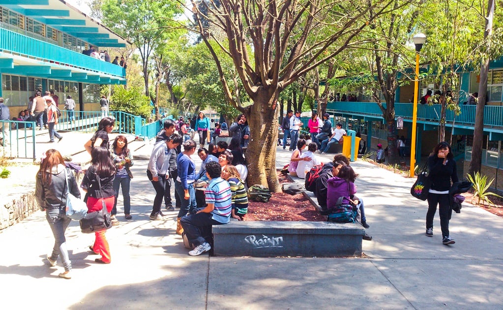 Tras agresión a maestro de CCH Naucalpan, alumnos exigen seguridad 