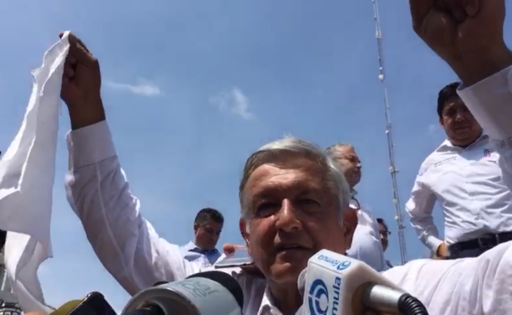 ​AMLO saca pañuelo blanco de la paz a empresarios