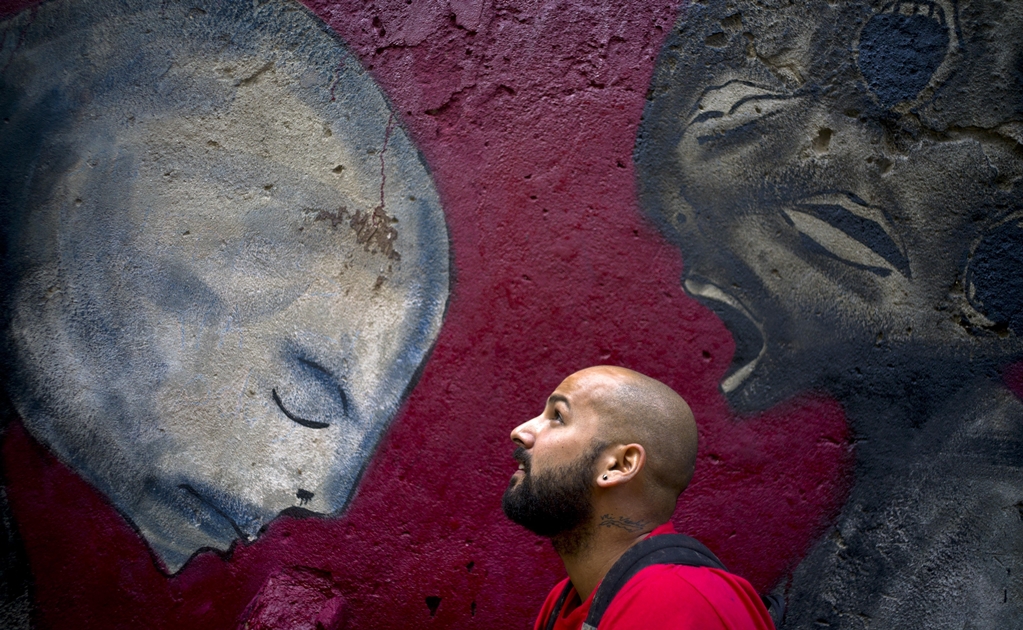 Exigen a grafitero cubano borrar sus enormes murales 