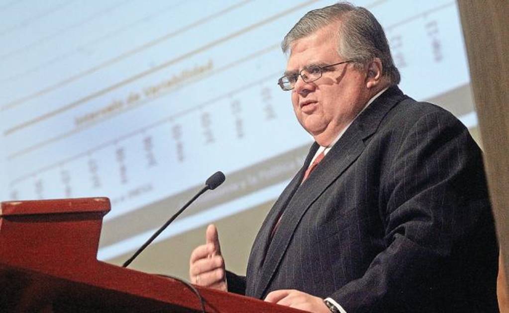 Mexico economy 'very likely' to grow above 3 pct in 2016-Carstens