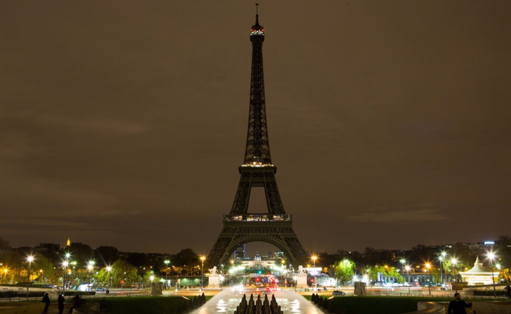 ​Torre Eiffel apagará sus luces en recuerdo a las víctimas de Barcelona
