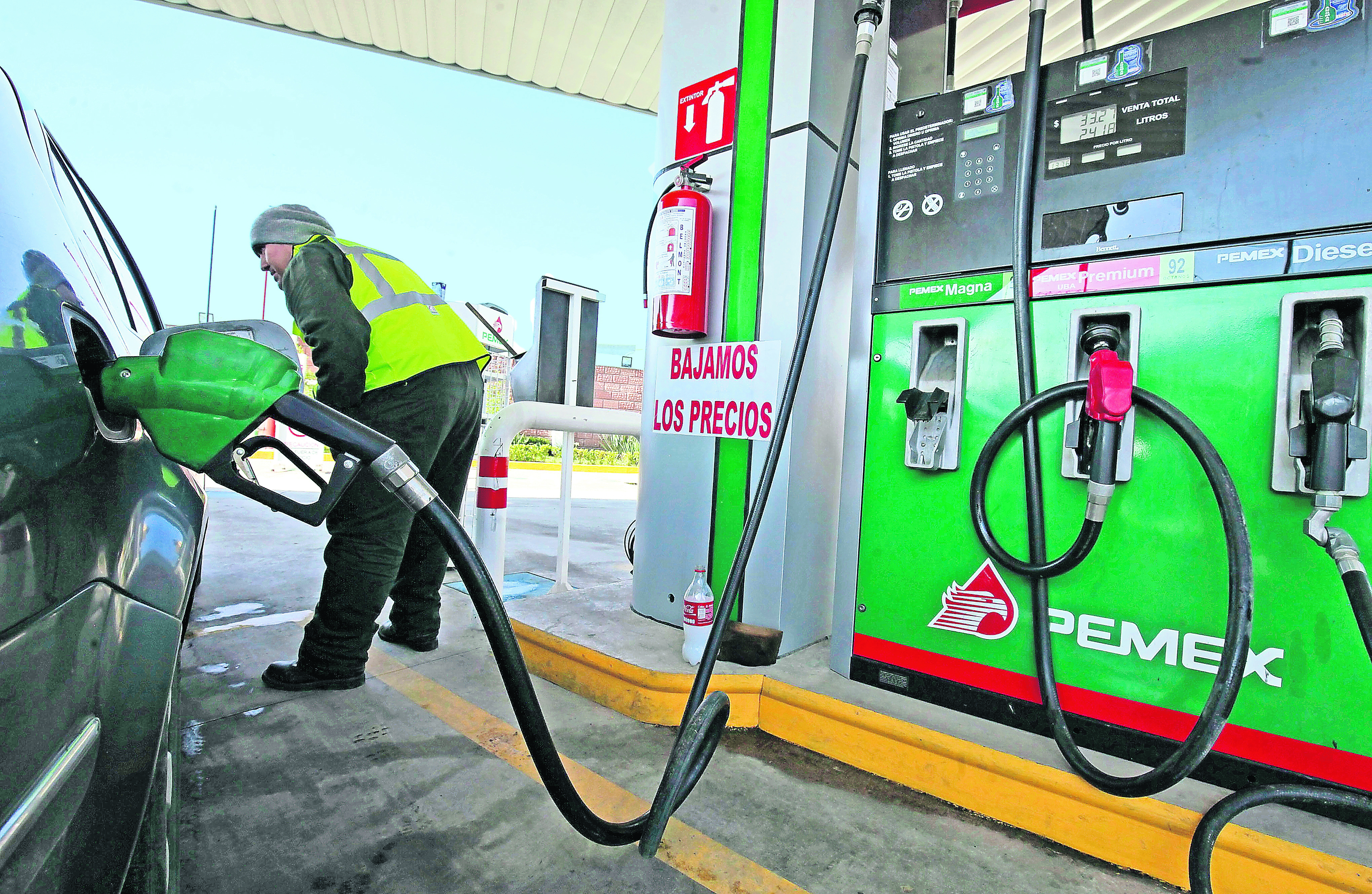 Gasolina acumula 12 meses al alza e impulsa inflación; llega a 4.81% en julio