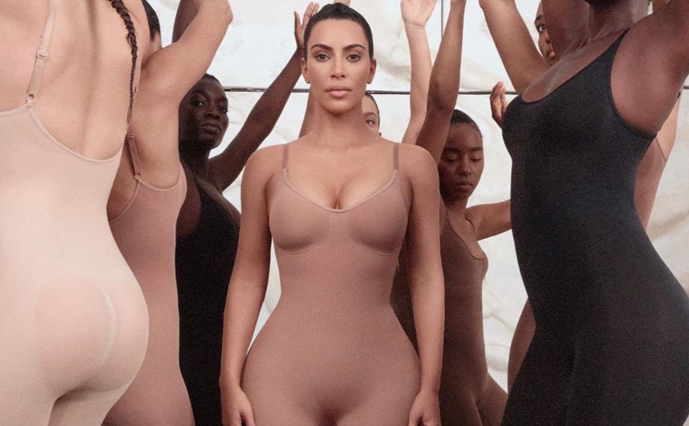 Kim Kardashian presenta su línea de fajas reductoras