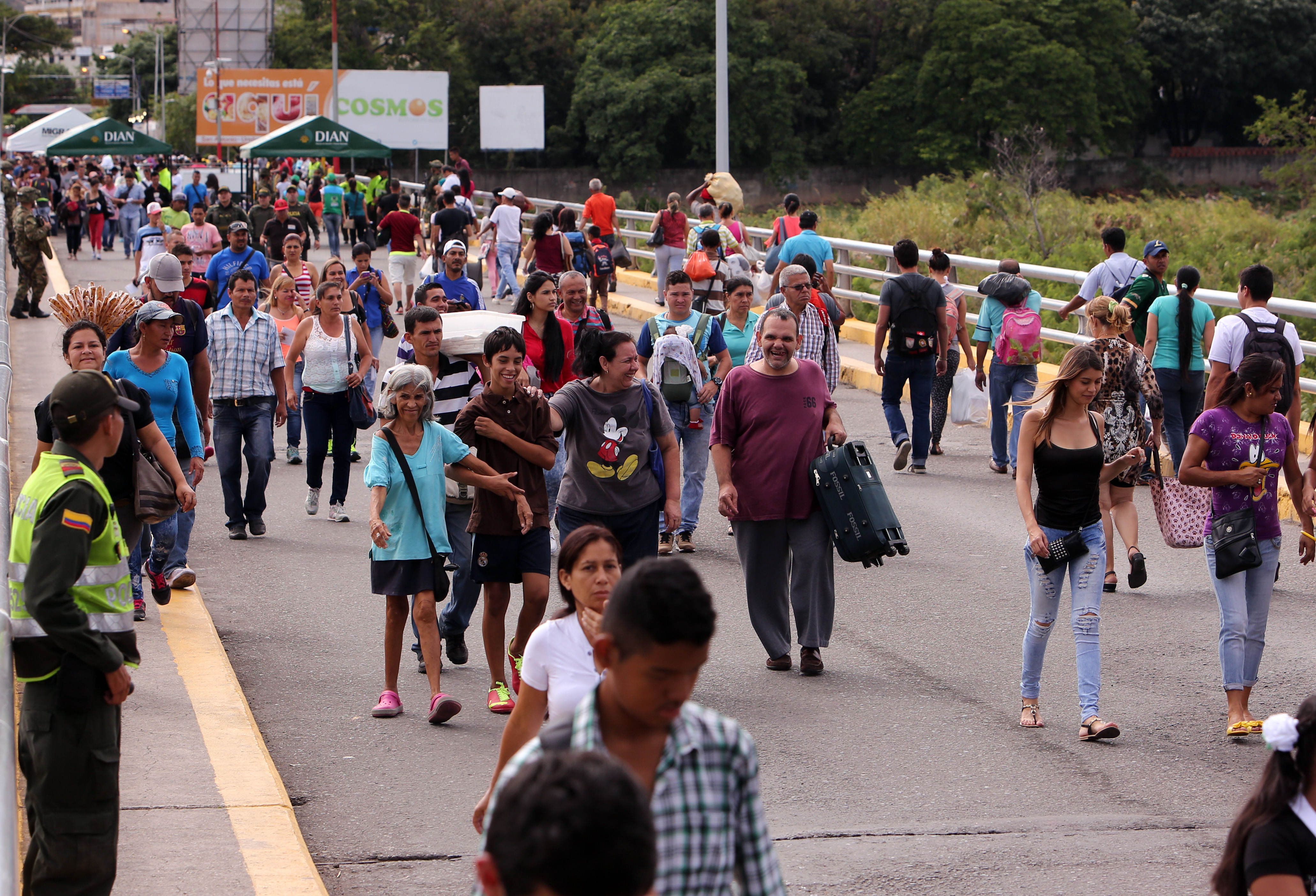 Nicolás Maduro ofrece transporte en paso fronterizo con Colombia