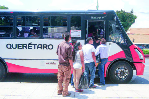 Exigen en redes sociales revocar aumento a transporte público