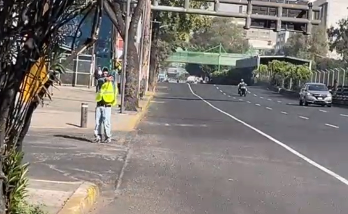 Franeleros se adueñan de las calles de 3 alcaldías; exigen 15 pesos a cada conductor o se ponen violentos, dice vecina