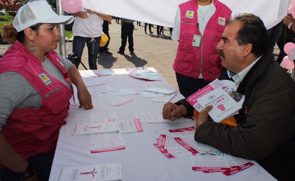 Sederec emite tarjetas de programas sociales para migrantes en CDMX