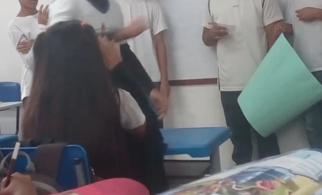 Alumno apuñala con un bolígrafo a su compañera que se burló de él en plena exposición