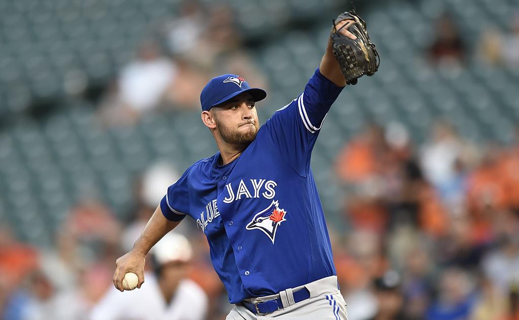 Marco Estrada logra el triunfo con Toronto