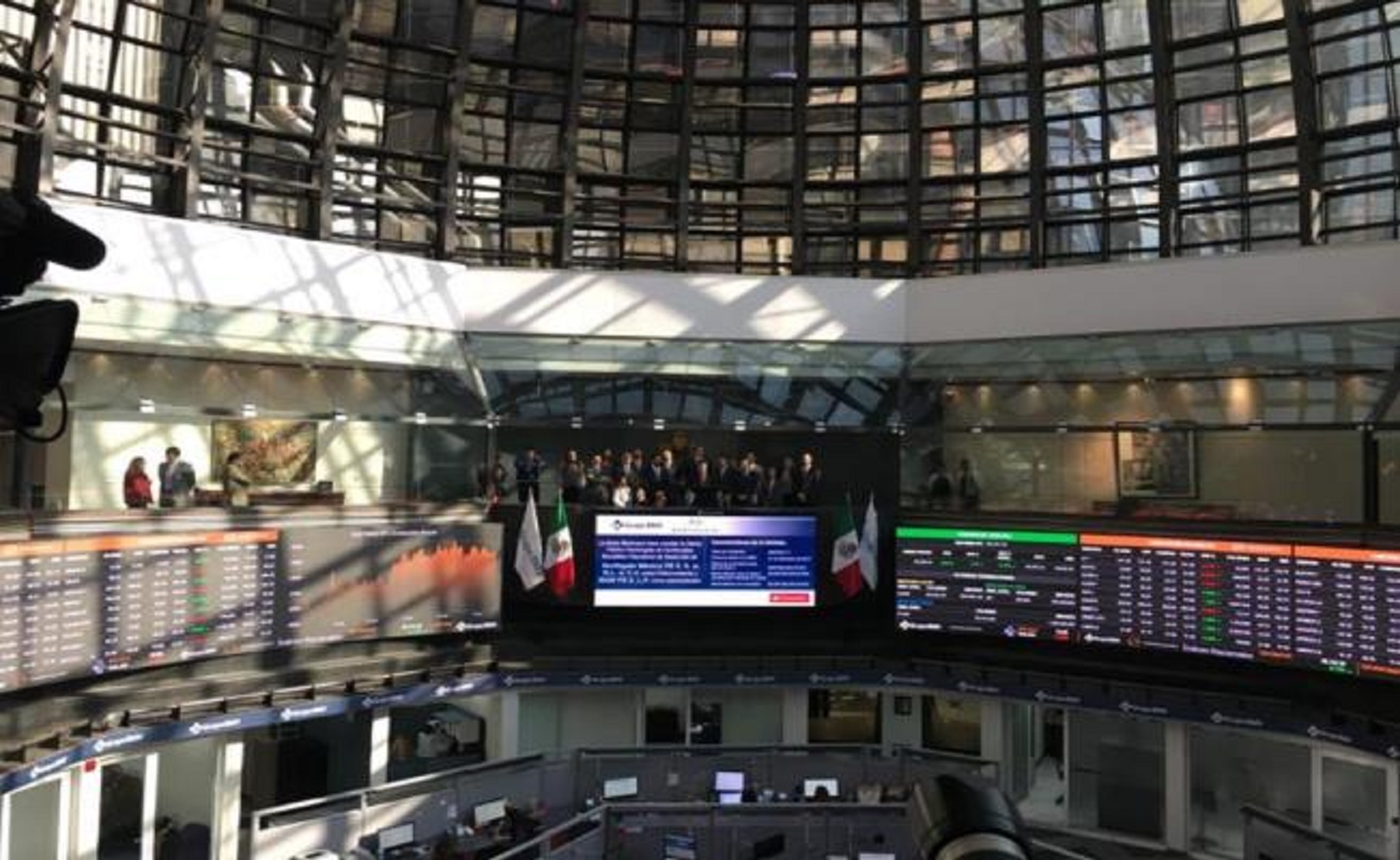 Bolsa Mexicana abre con ganancia, en jornada de pocas operaciones