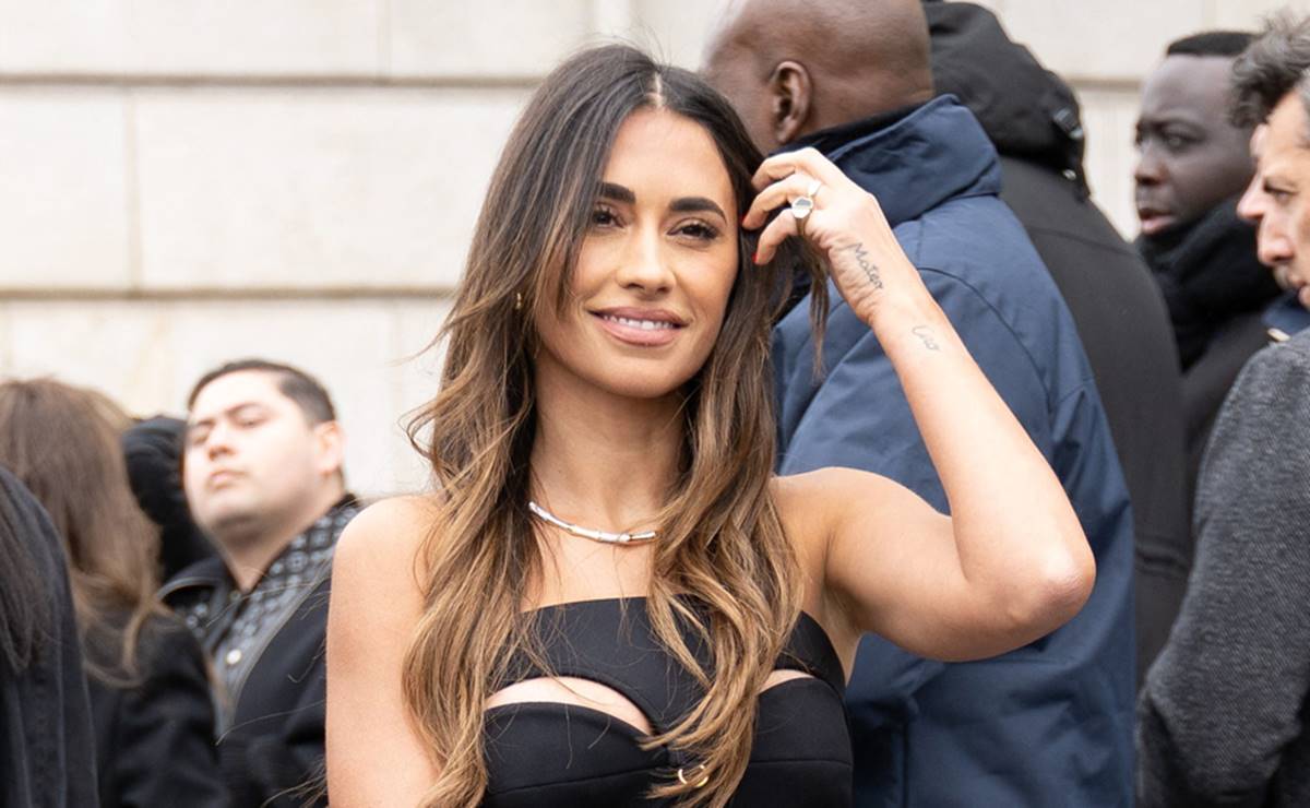 Antonela Roccuzzo presume su belleza con un minivestido ‘cut out’ en París