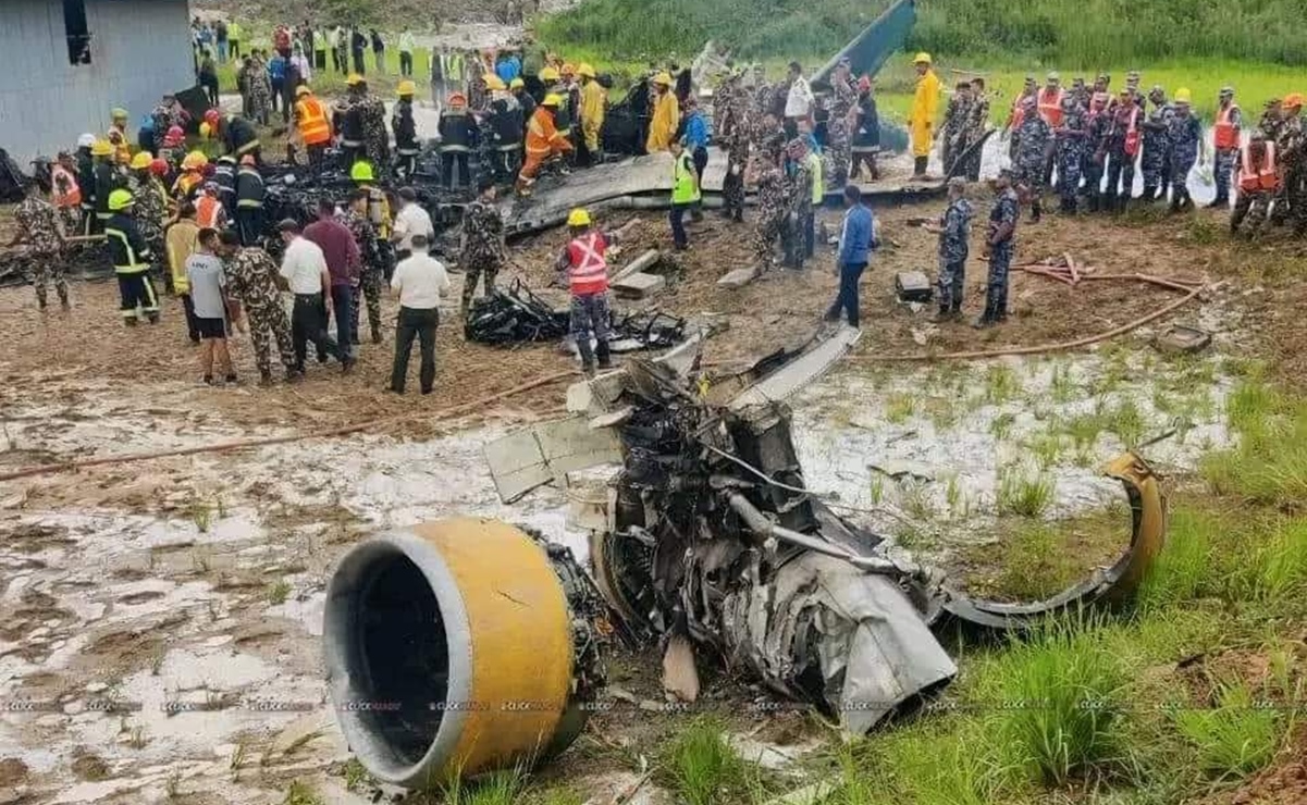 VIDEOS: Así fue el momento en el que avión con 19 pasajeros se desploma en Nepal