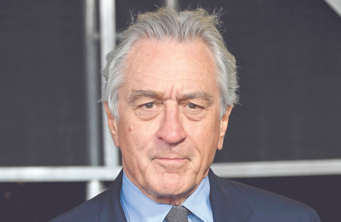 Detienen a mujer por robar regalos de Navidad en casa de Robert De Niro