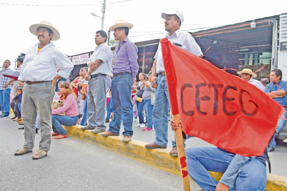 Protestan en Guerrero por deducción salarial