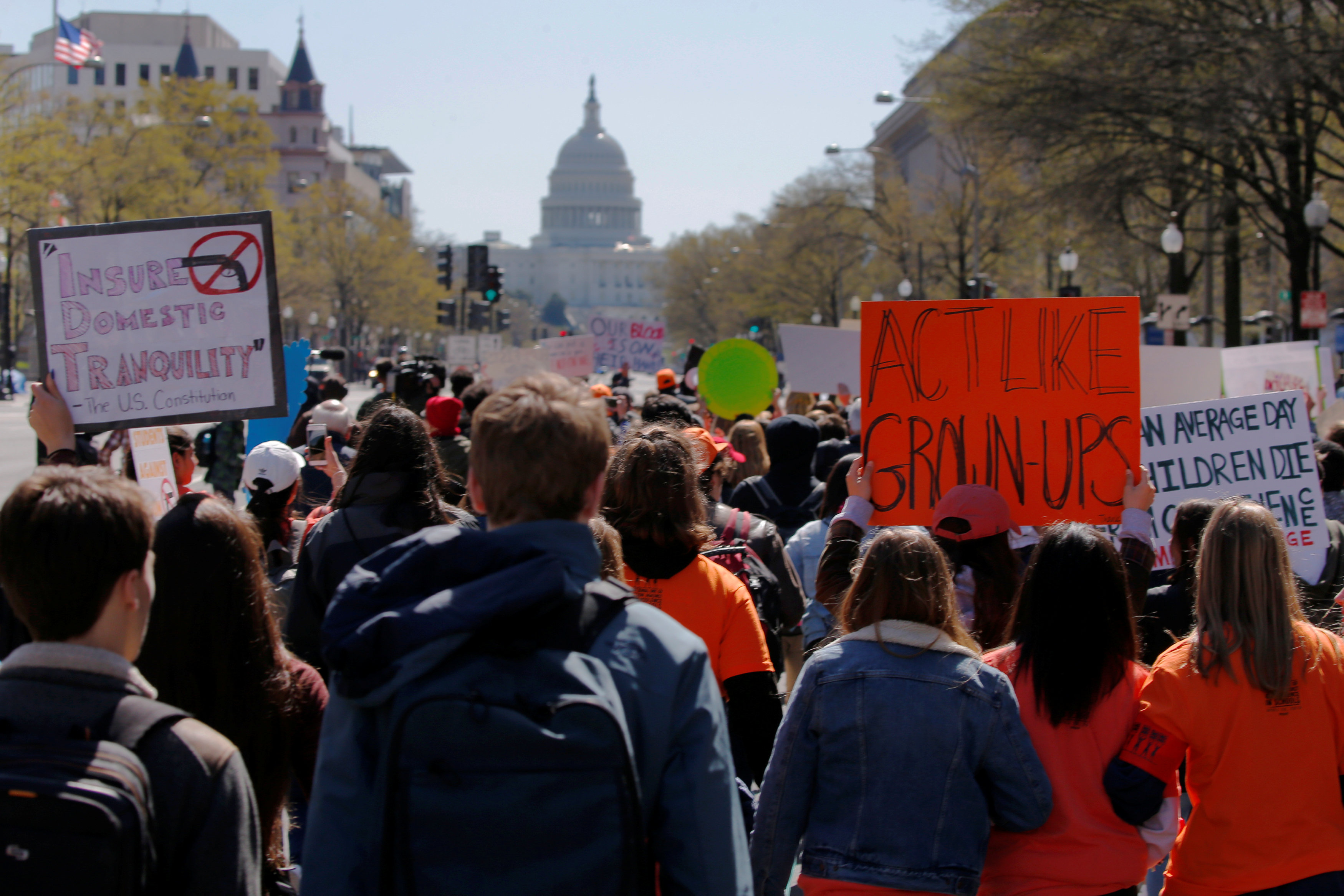 Miles de estudiantes vuelven a protestar para exigir un mayor control de armas