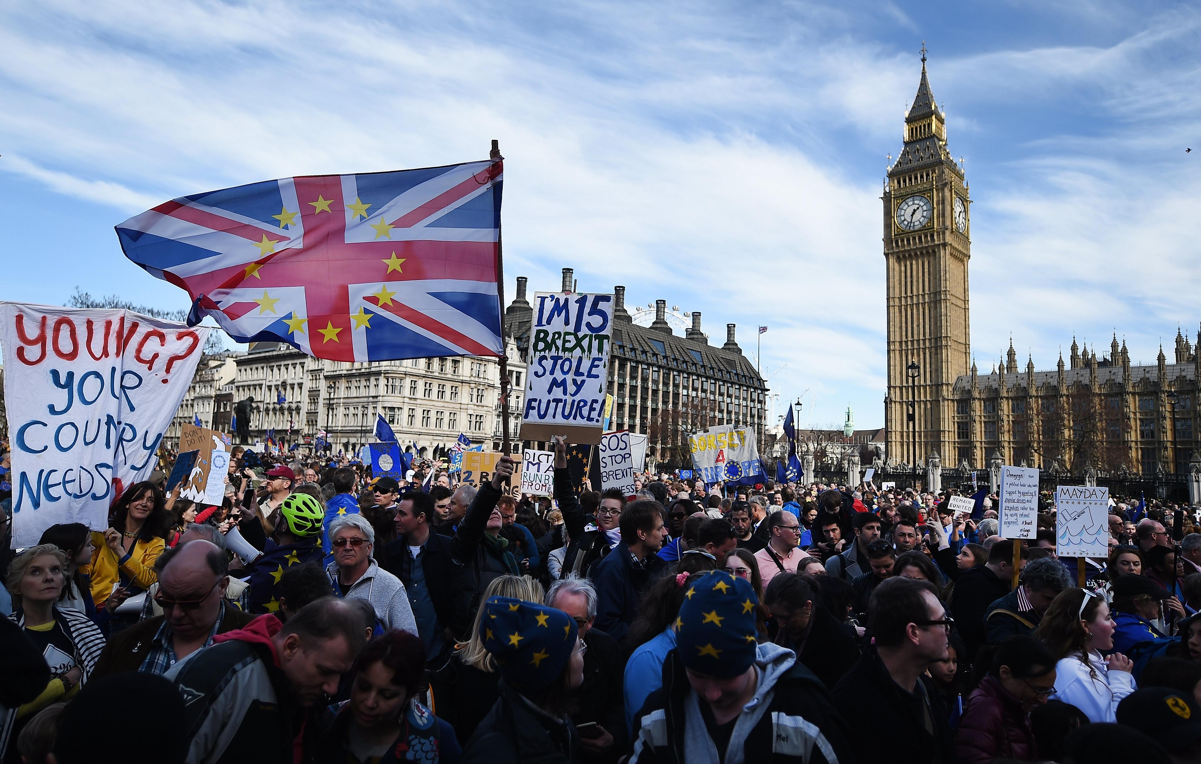 Miles de personas en Londres le dicen "no" al brexit