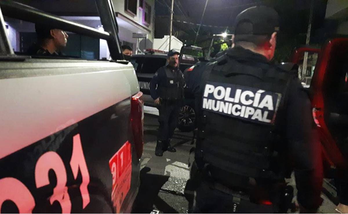 Detienen a 2 expolicias en Sonora por la desaparición de 3 personas; cuerpos fueron hallados en una fosa clandestina 