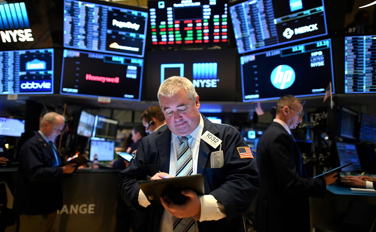 Wall Street cierra en rojo por debacle de ventas minoristas y resultados de bancos
